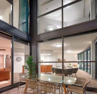 Brisbane Central Business District Apartment | Glasshouse on Felix - Luxury Brisbane City Apartment with River Views, Pool and Parking