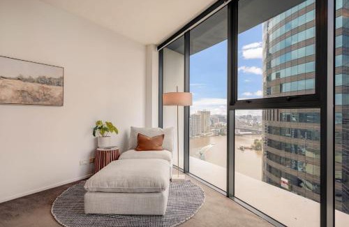 Brisbane Central Business District Apartment | Glasshouse on Felix - Luxury Brisbane City Apartment with River Views, Pool and Parking