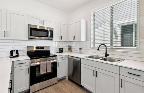 Sundance House | Gleaming Contemporary Home Pool BBQ