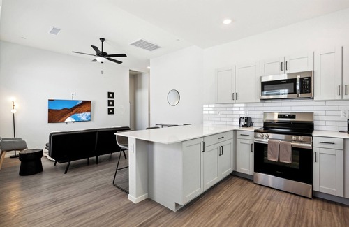 Sundance House | Gleaming Contemporary Home Pool BBQ