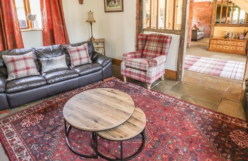 Kidderminster House | GLEBE BARN, pet friendly, luxury holiday cottage in Kidderminster