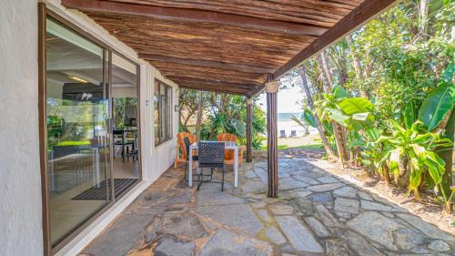 Umhlali Beach Apartment | Gleisner Hospitality -Saw Sea