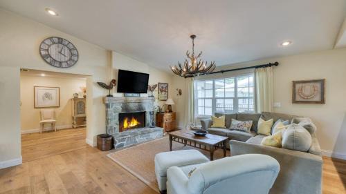 Glen Ellen House | Glen Ellen Escape by AvantStay 5BR Retreat w Pool, Hot Tub, Hammocks & Vineyard Views