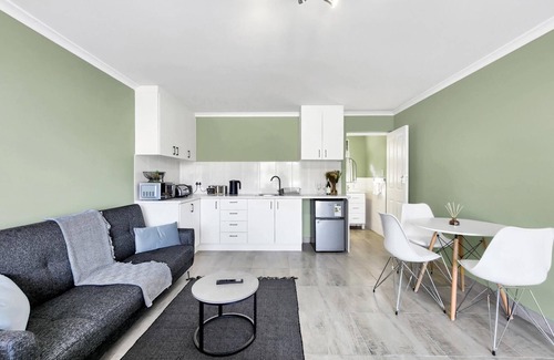 Fish Hoek Apartment | Glen Marine Studio Mountain & Coastal Stay