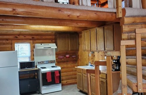 Glendo Cabin | Glendo Log Home Close to Lake