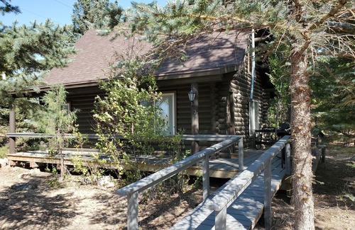 Glendo Cabin | Glendo Log Home Close to Lake