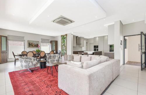 Glenhazel House | Glenhazel house 3BR Unit C