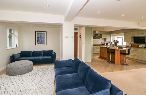 Millthorpe House | GLENHURST, family friendly, with open fire in Holmesfield