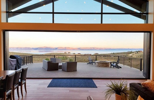 Fish Haven Apartment | Glenn Haven - Luxurious Cabin on 40 Acre Sleeps 60