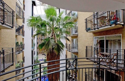 The City of London Apartment | Globe View St Pauls London