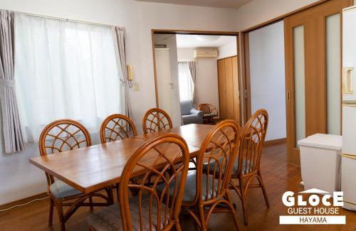 Hayama Apartment | GLOCE葉山サンセットハウスMORITO l バルコニーから葉山の海と町を一望 小型犬玄関と庭のみアクセス可