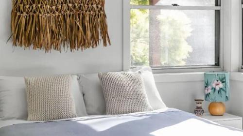 Valla Beach House | Glossies Coastal Retreat - Relax, Escape