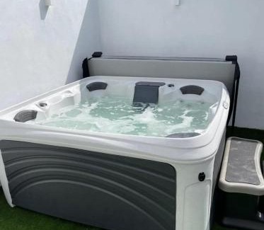 Cheltenham House | Gloucester Place Townhouse and Apartment Hot Tub!