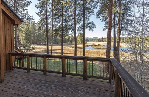 Sisters House | GM167 | Booking cancelled! Available July 4th! Stunning, Spacious Log Home!