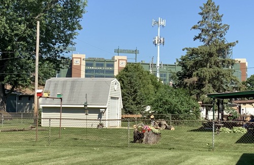 Ashwaubenon House | Go Pack 1090 steps from Lambeau entrance - Heated Garage