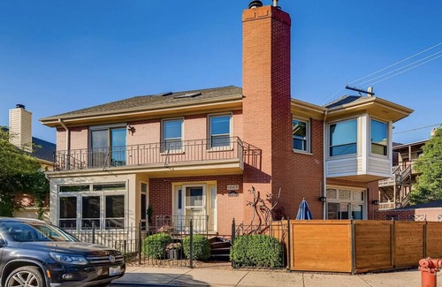 Ranch Triangle House | GOATHOTE I PRIVATE 5 BDR MANSION I LINCOLN PARK
