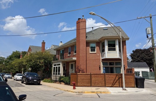 Ranch Triangle House | GOATHOTE I PRIVATE 5 BDR MANSION I LINCOLN PARK