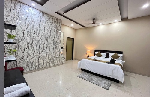 Gurugram Other | GoBravo 11: Lux 6BHK Farm w/Private Pool, Lawn &Event Space –Sohna Road Gurgaon