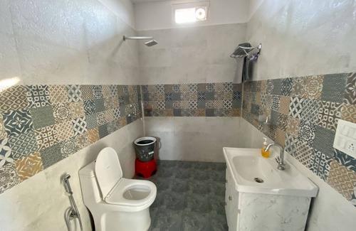 Noida Resort | GoBravo 71: 2Bhk Farm with Pool & Garden Sector 150 Noida