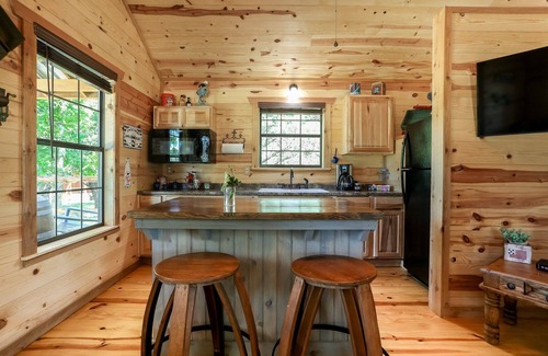Fredericksburg Cabin | God's Country Cabins- Mercy I Close to Town