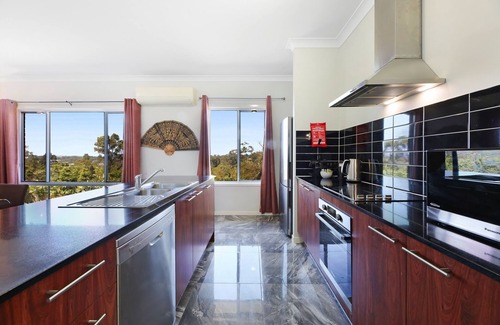 Upper Coomera House | Gold Coast Family Stay - 4BR Near Theme Parks