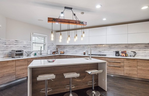 Gold Coast Apartment | Gold Coast Villa next to Oak Street Beach