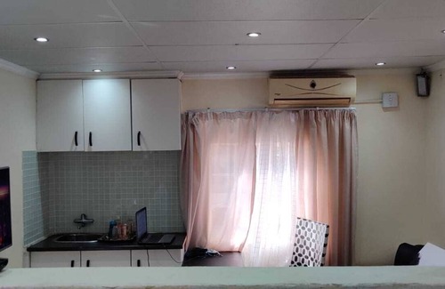 Greater Johannesburg Metropolitan Area House | Golden Apartment with (2 Rooms) 1 Stylish Lounge & a Luxury bedroom