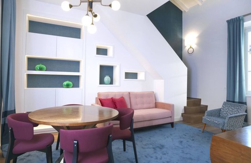 Santo Spirito Apartment | GOLDEN DRAGON SUITES 201