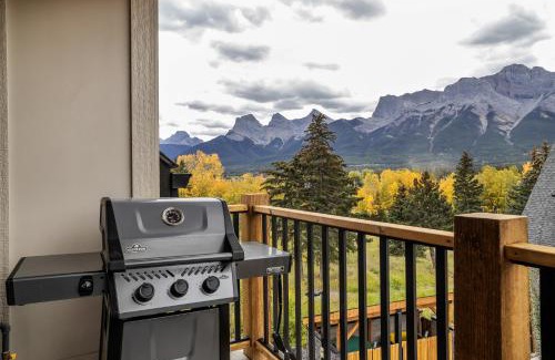 Canmore Apartment | Golden Escape 2 Bdrm Mountain VIEWS - managed by Little Sister Getaways