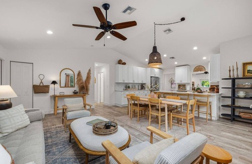 Palm Beach Country Estates House | Golden Fall Stay Views, Vibes & Pickleball