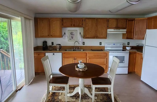 Kingston Cabin | Golden Green Sea Resort