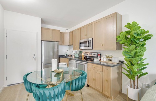 Golden Hill Condo | Golden Hill Gem 2 Mi to Gaslamp Quarter - Dogs OK!