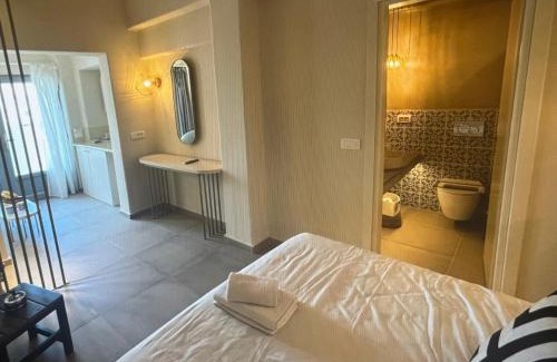 Fira Apartment | Golden Hour Hideaway - Santorini