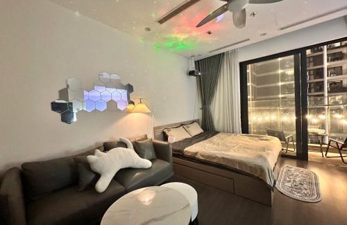 Hai Ba Trung Apartment | GOLDEN Luxury House-French Niche Place in Centre-Rooftop Pool-Free EarlyCheckin