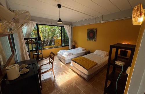 Sam Roi Yot Bed & Breakfast | Golden Mango House
