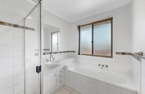 Upper Coomera House | Golden Moments Family Stay