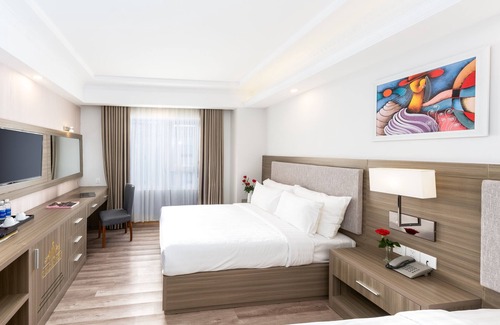 Son Tra Hotel | ⭐ ⭐ ⭐ ⭐ GOLDEN ROSE HOTEL - CÁCH BÃI BIỂN 300M