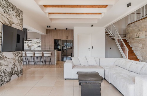 Sfakaki Villa | Golden sand beachfront villa ,6 Bedrooms,Rethymno
