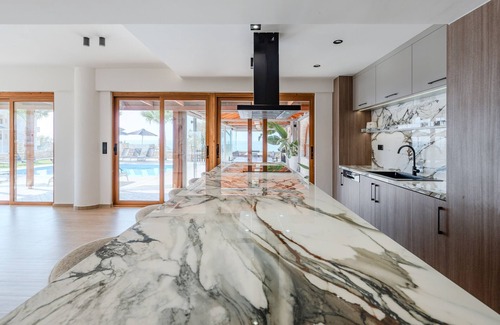 Sfakaki Villa | Golden sand beachfront villa ,6 Bedrooms,Rethymno