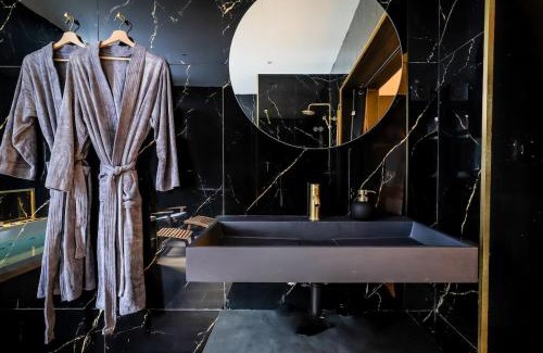 Lens Apartment | Golden Suite - Elegance - Private Spa Jacuzzi