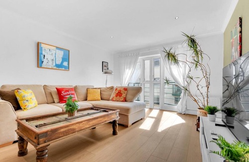 Brighton House | Golden Sunset House Free Parking By My Getaways