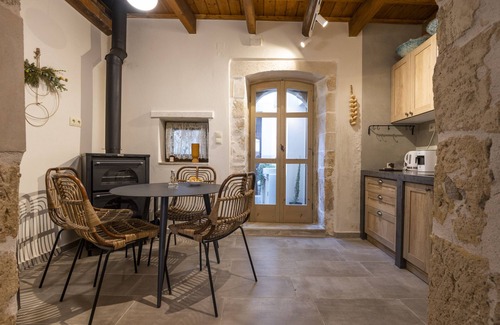 Maroulas Villa | Golden Theros villa,Village Experiene in Maroulas