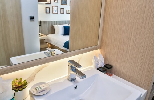 Bang Lamung Hotel | Golden Tulip Pattaya Beach Resort