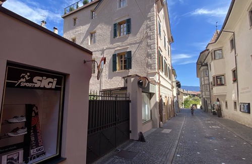 Caldaro Sulla Strada del Vino Apartment | Goldengel Suite 3 60sqm suite with roof terrace, air conditioning, WiFi