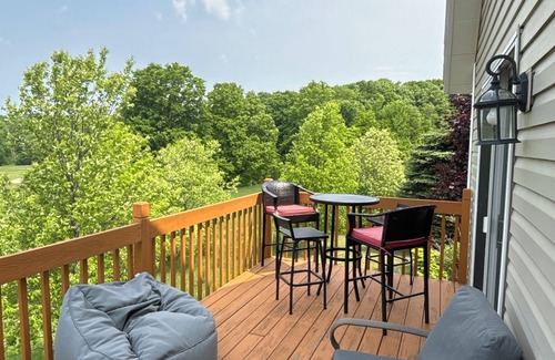 Bellaire House | Golf course home minutes from downtown Bellaire and Shorts; Sleeps 10