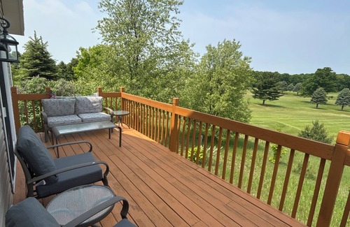 Bellaire House | Golf course home minutes from downtown Bellaire and Shorts; Sleeps 10