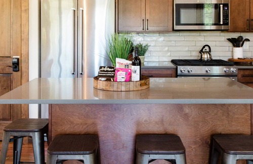 Cle Elum Cabin | Golf course view, private hot tub, close to the winery and more!