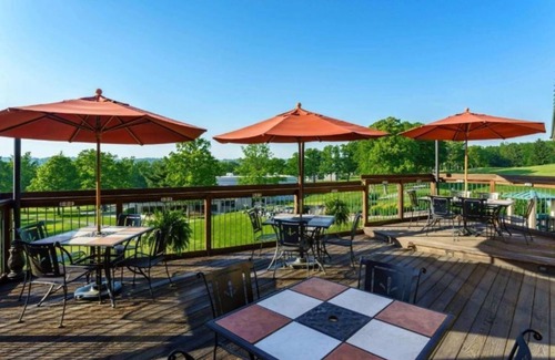 Cheat Lake Apartment | Golf & Spa Retreat: Lakeview Resort Studio w Pool & Spa Sauna