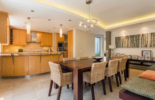 Cape Town House | Golfer and windsurfer paradise on secure golf estate. One of the safest suburbs.