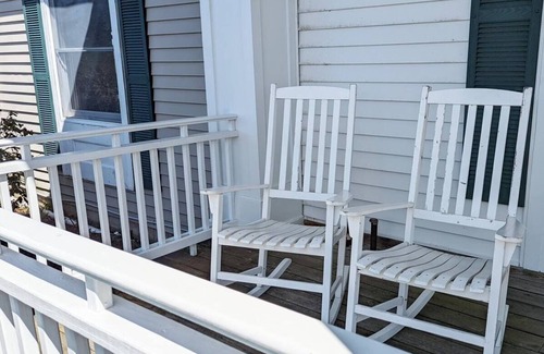 Palmyra Apartment | Golfer's Getaway - Luxury Studio Next to 1st Tee